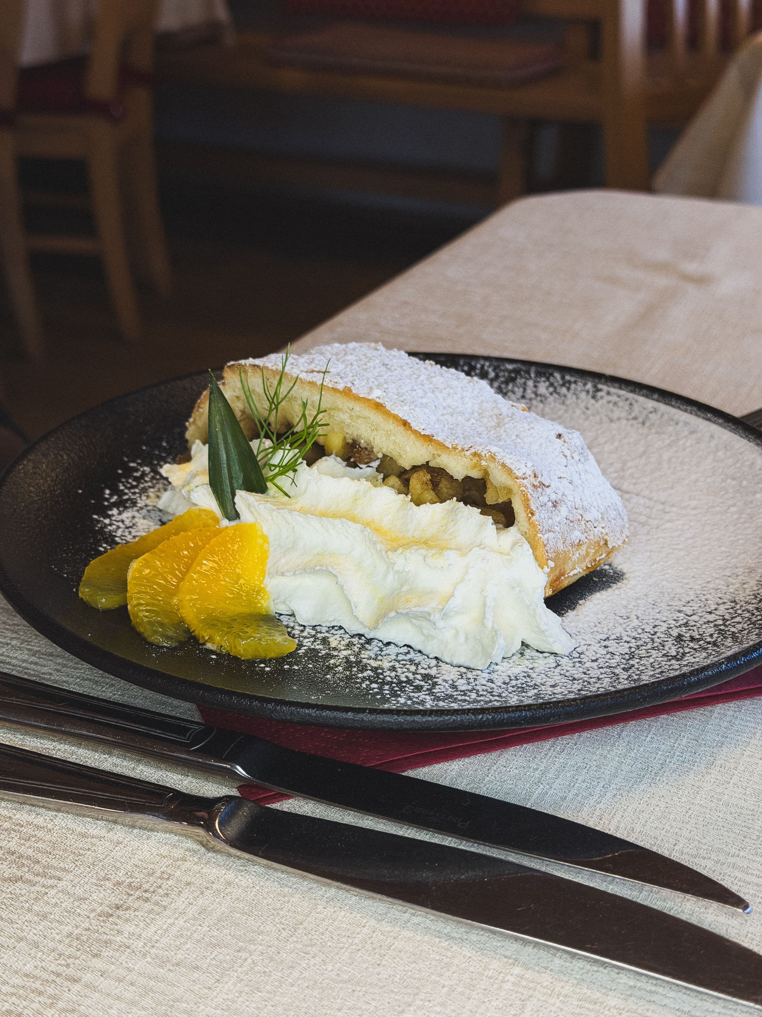 Štrúdl (Czech Strudel)