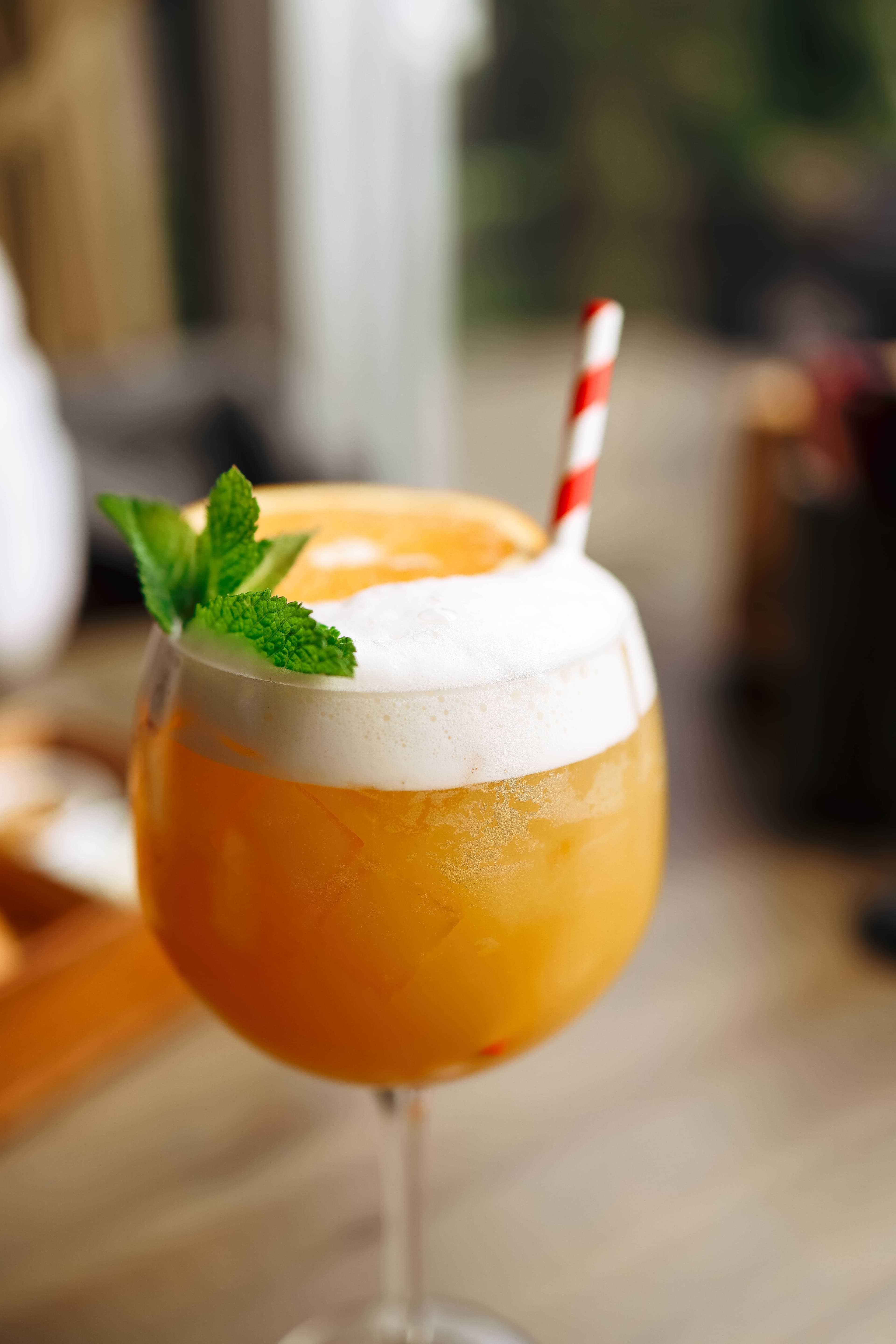 Amaretto fizz