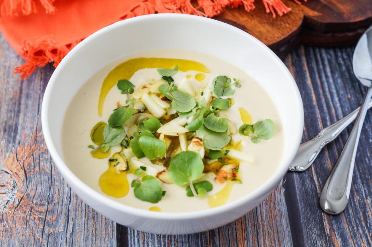 Appetizing Apple and Almond Soup