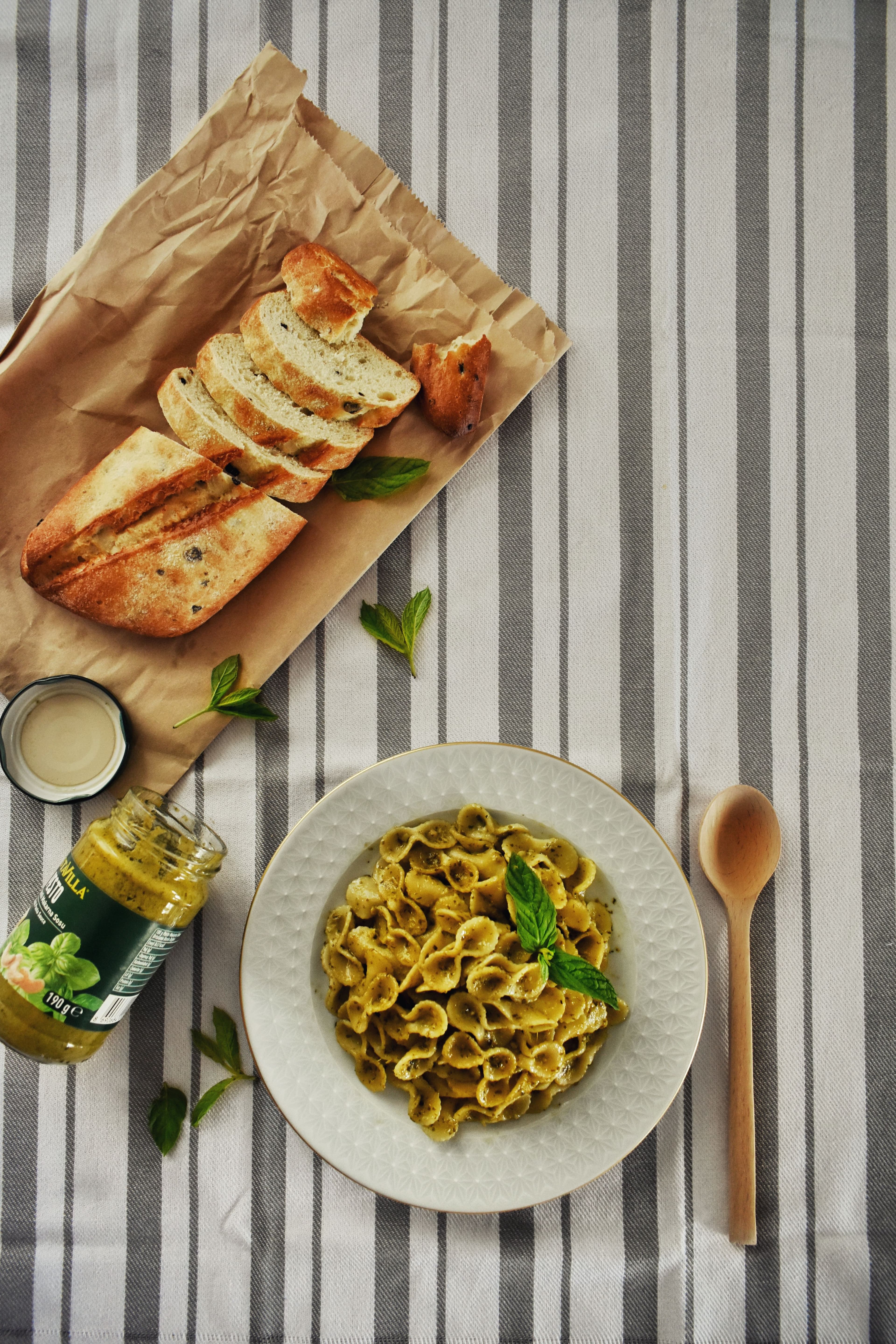 Chickpea Pasta with Pesto