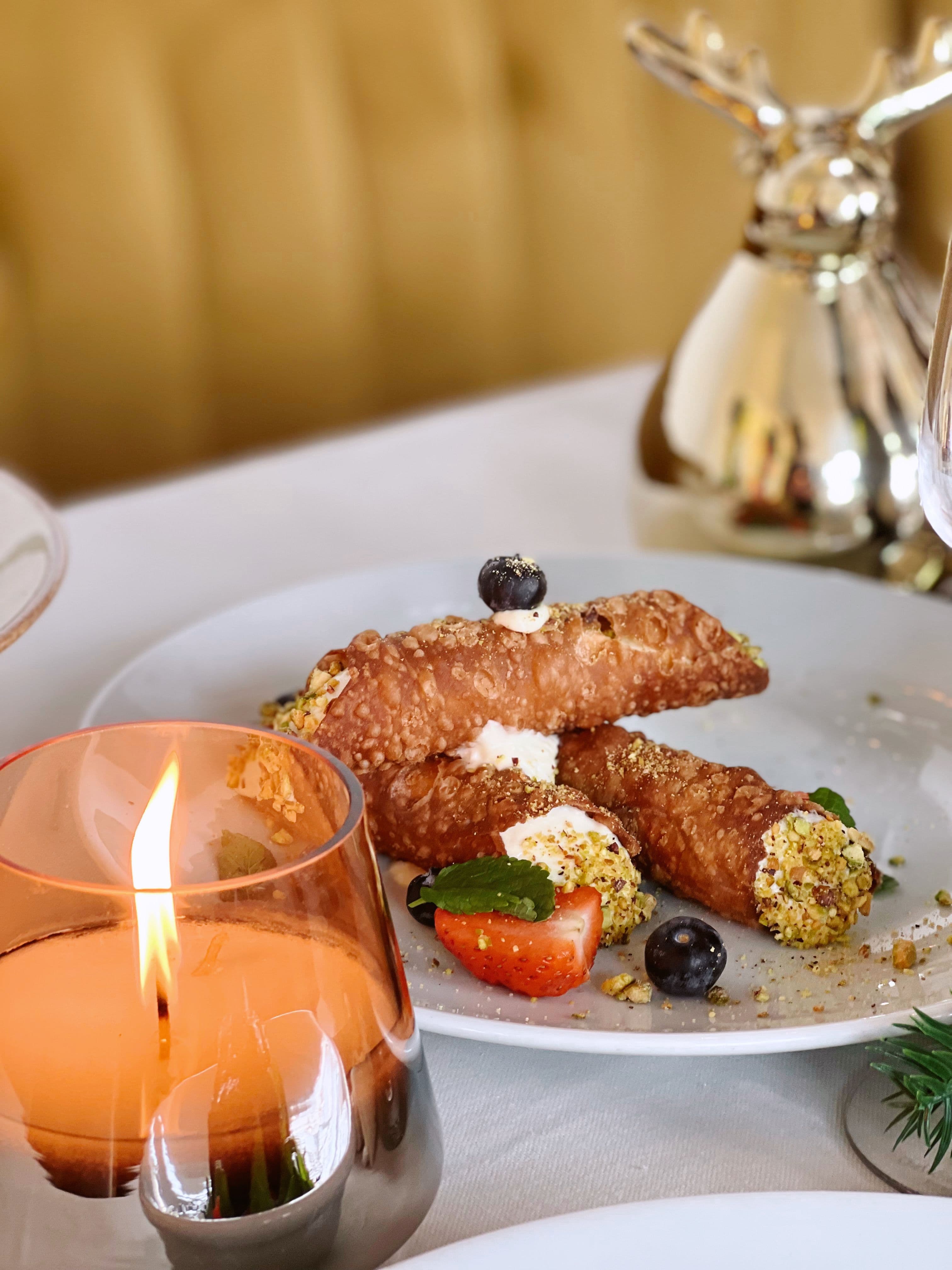 Classic Italian Cannoli