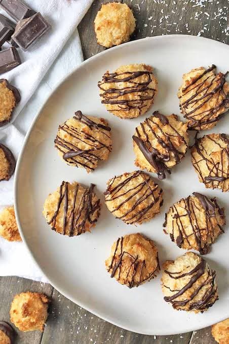 Coconut Macaroons with Chocolate Drizzle