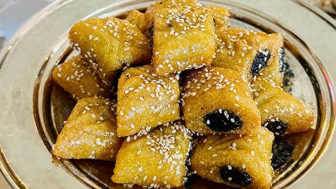 Makroudh (Date-Filled Semolina Cookie)