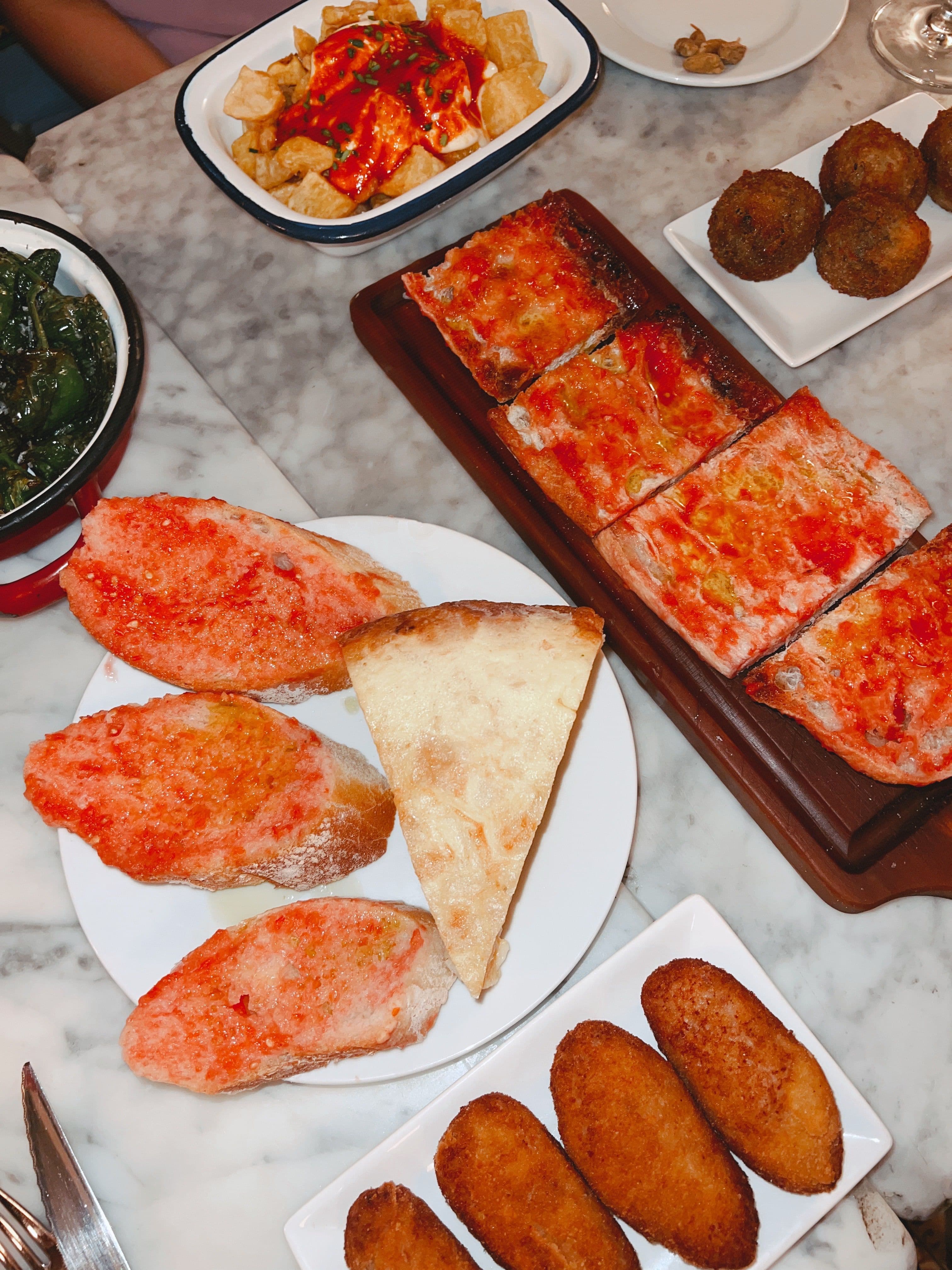 Pan con Tomate