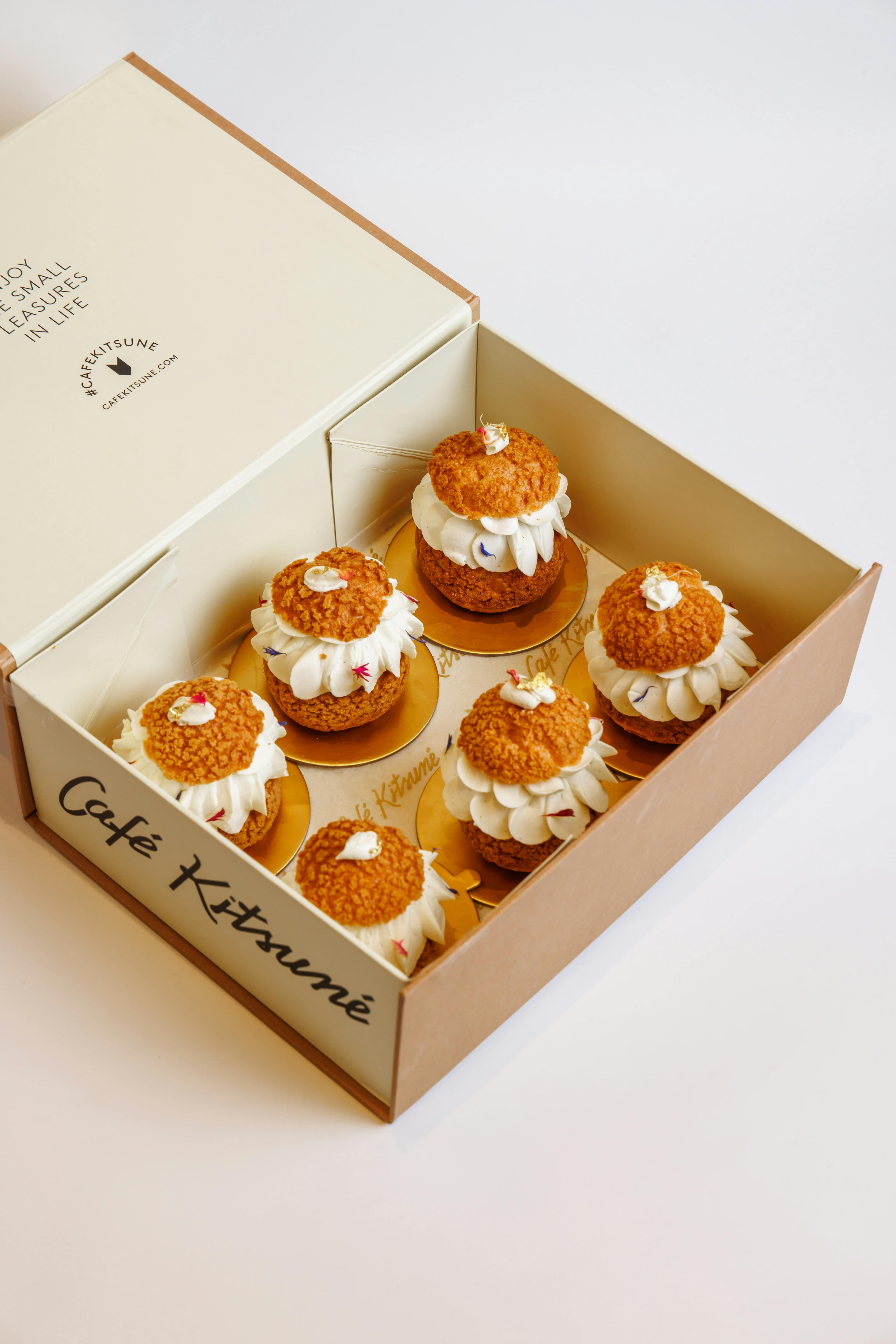Religieuse au Café