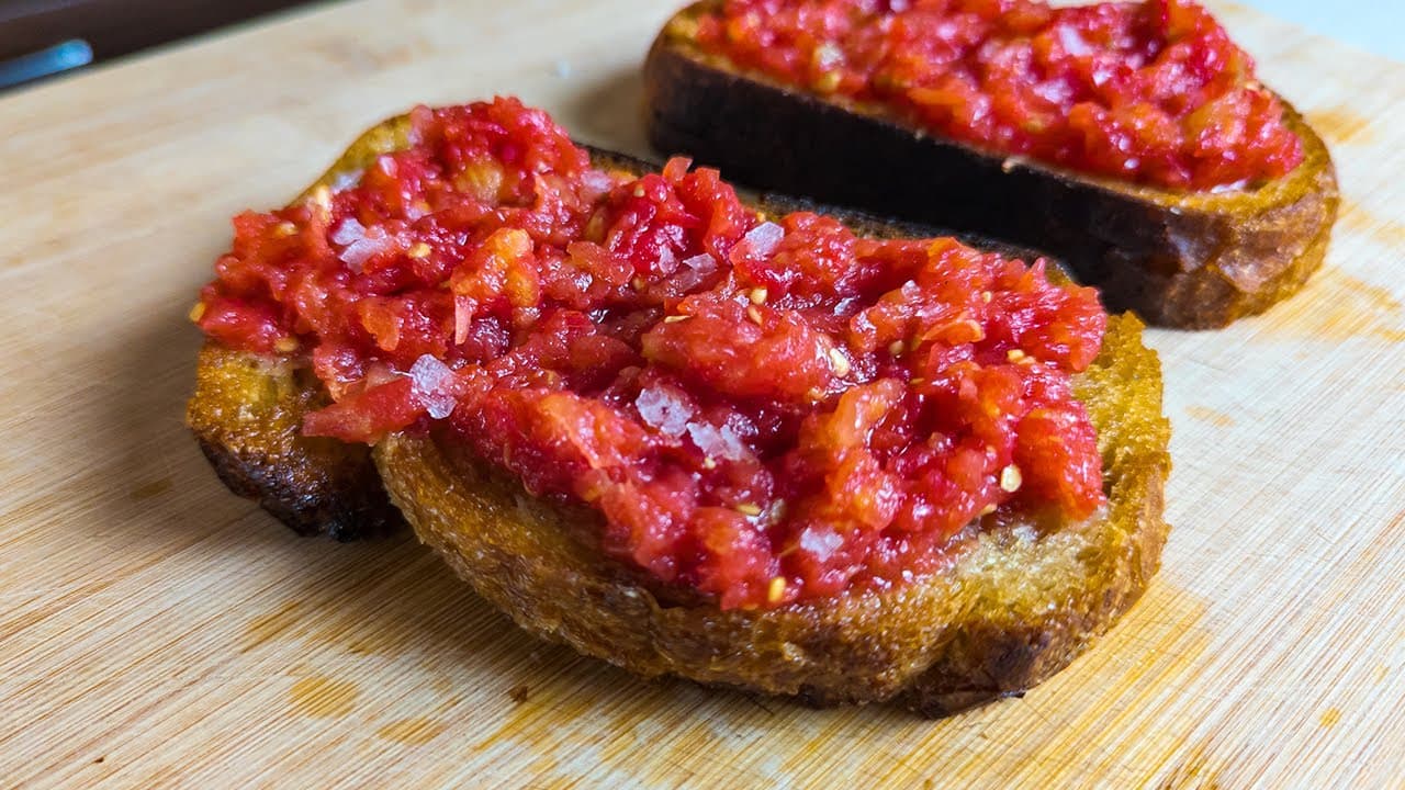Spanish tomato bread with jamón Serrano