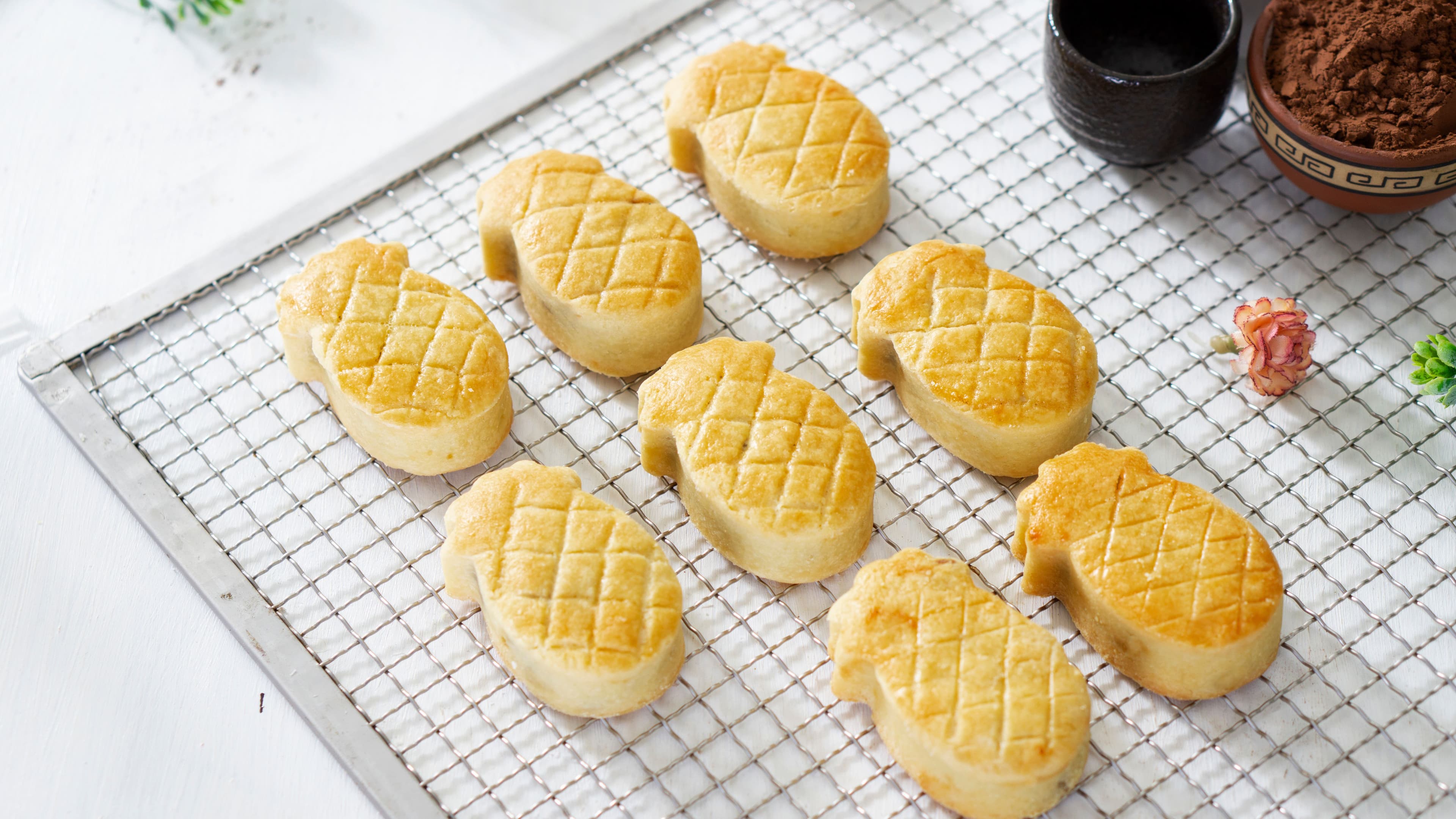 Wa Pian (Taiwanese Pineapple Shortcake)