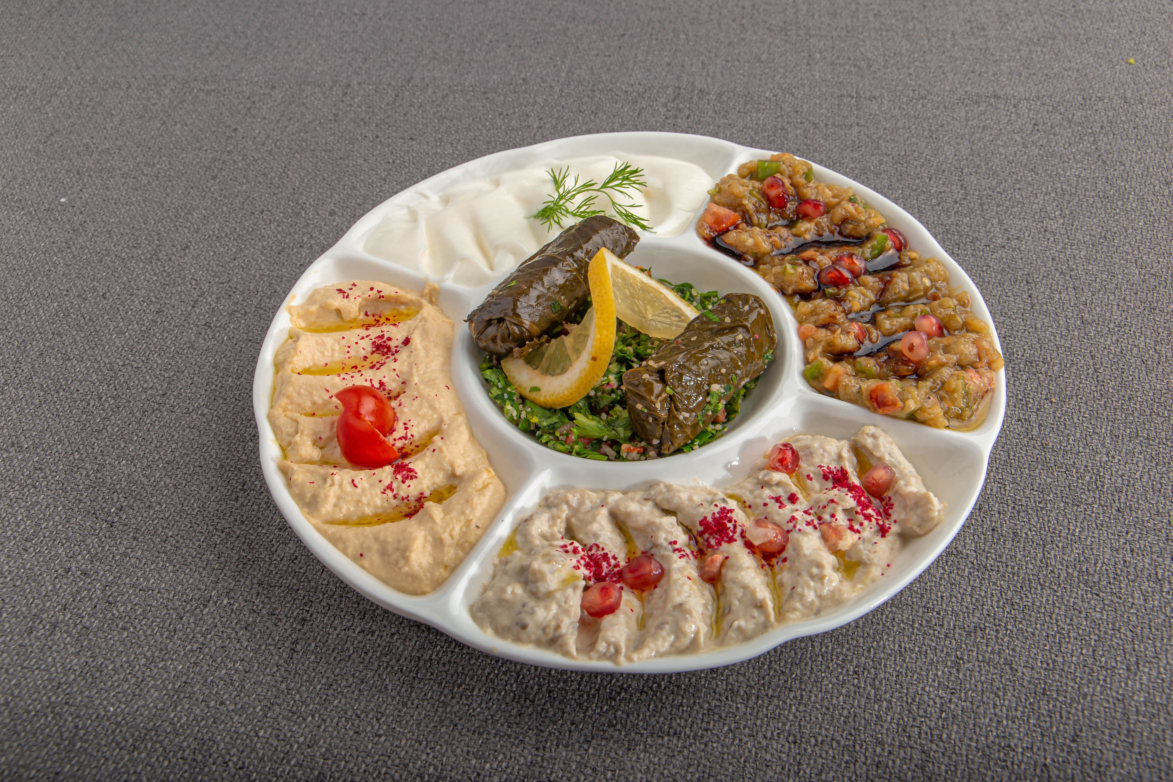 Yetsom Beyaynetu (Full Vegetarian Platter)